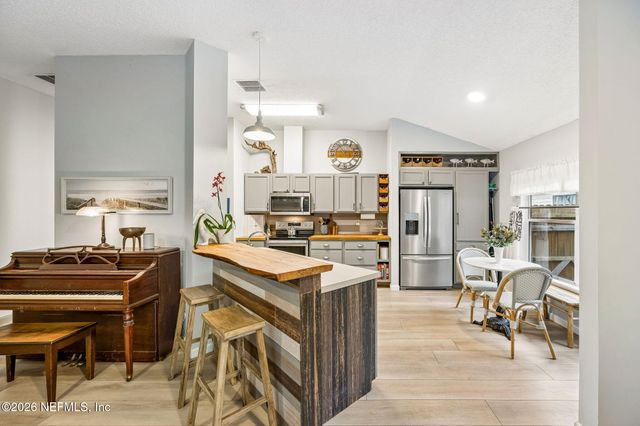 9237 FALLSMILL Drive, Jacksonville, FL 32244