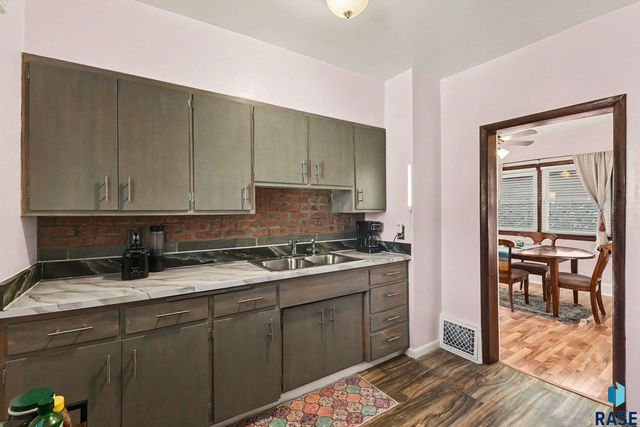 207 S Lincoln Ave Avenue, Sioux Falls, SD 57104