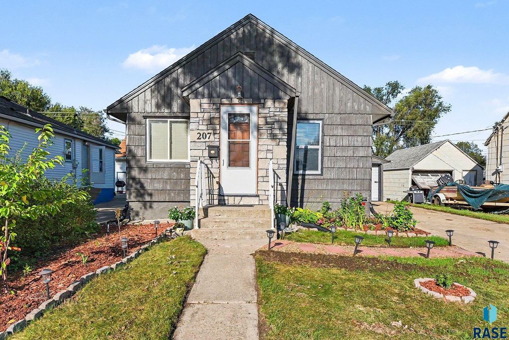 207 S Lincoln Ave Avenue, Sioux Falls, SD 57104