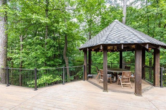 4421 Paradise Circle, Vinings, GA 30339