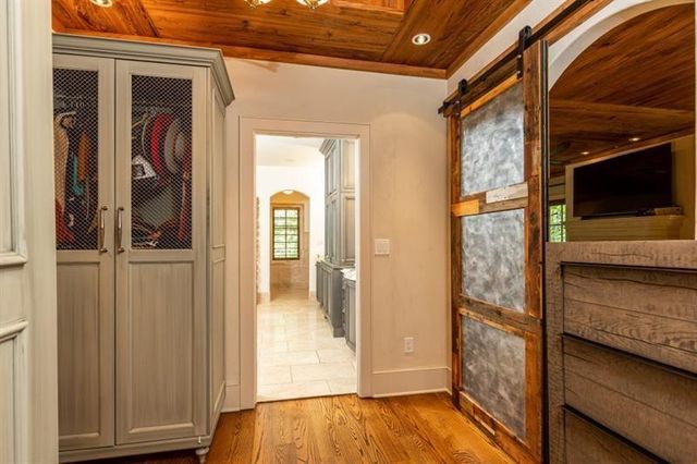 4421 Paradise Circle, Vinings, GA 30339