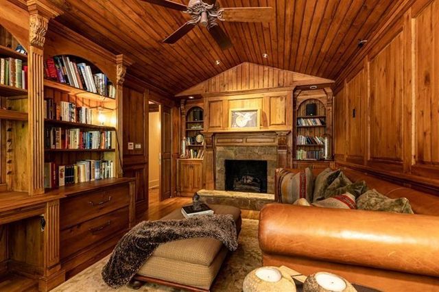 4421 Paradise Circle, Vinings, GA 30339