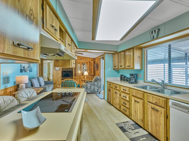 7626 SE Independence Avenue, Hobe Sound, FL 33455