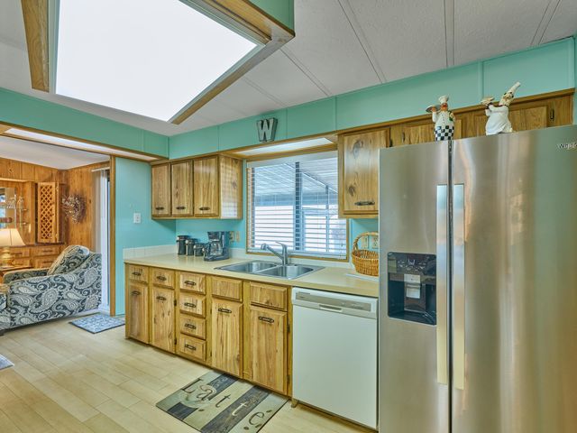 7626 SE Independence Avenue, Hobe Sound, FL 33455