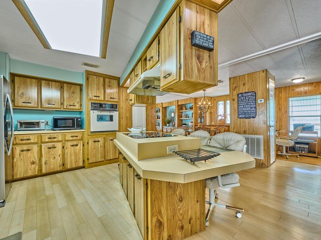 7626 SE Independence Avenue, Hobe Sound, FL 33455