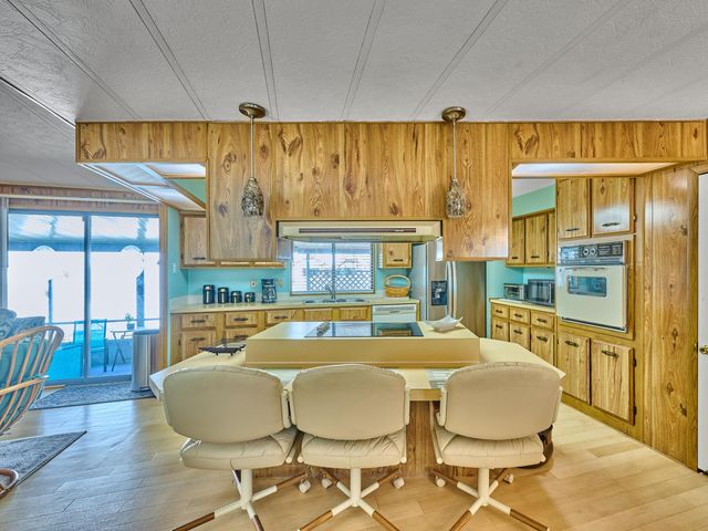 7626 SE Independence Avenue, Hobe Sound, FL 33455