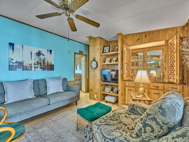 7626 SE Independence Avenue, Hobe Sound, FL 33455