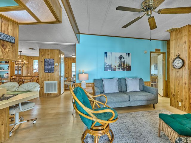 7626 SE Independence Avenue, Hobe Sound, FL 33455