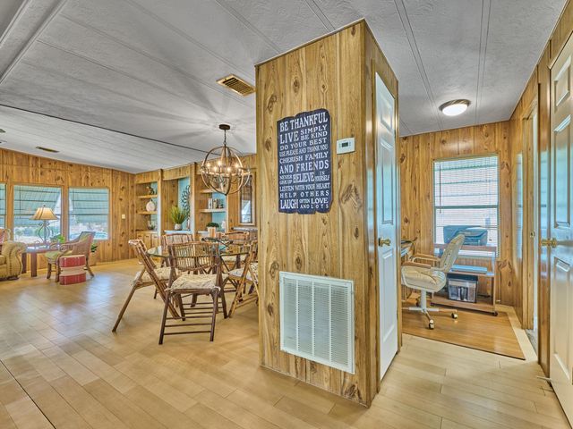 7626 SE Independence Avenue, Hobe Sound, FL 33455