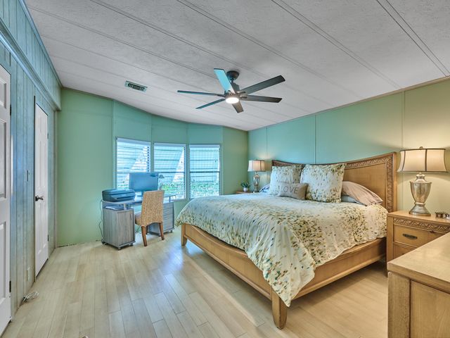 7626 SE Independence Avenue, Hobe Sound, FL 33455