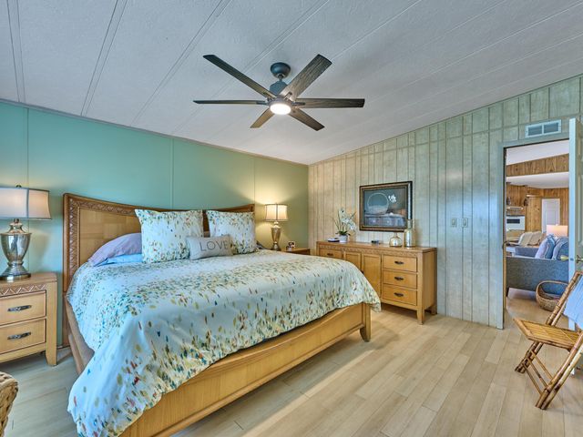 7626 SE Independence Avenue, Hobe Sound, FL 33455