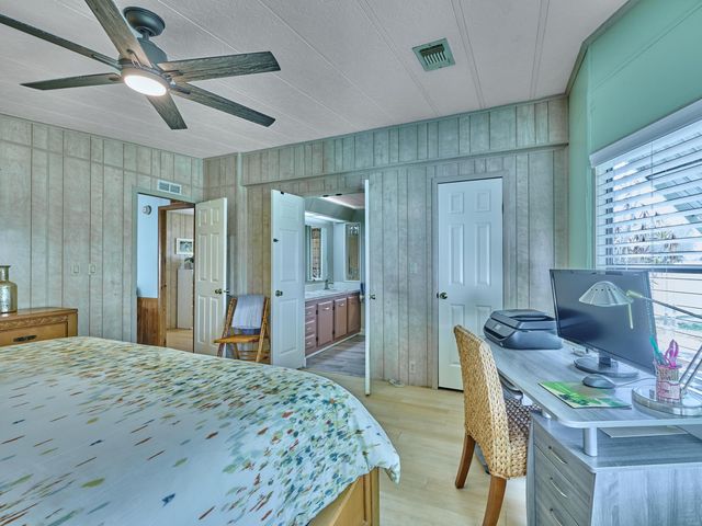 7626 SE Independence Avenue, Hobe Sound, FL 33455