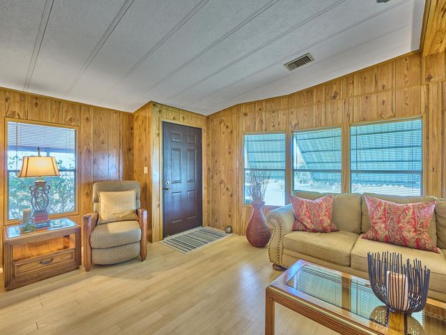 7626 SE Independence Avenue, Hobe Sound, FL 33455