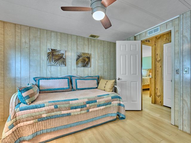 7626 SE Independence Avenue, Hobe Sound, FL 33455