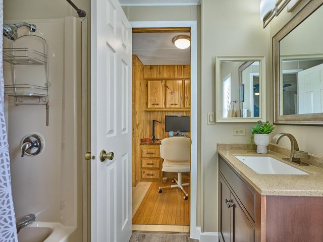 7626 SE Independence Avenue, Hobe Sound, FL 33455