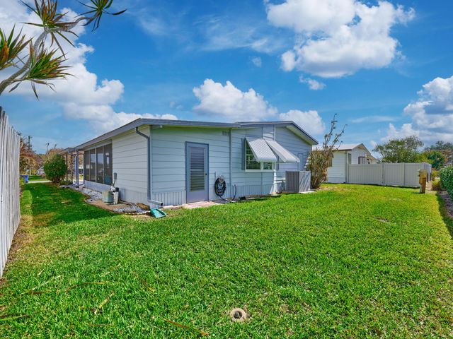 7626 SE Independence Avenue, Hobe Sound, FL 33455