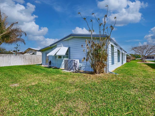 7626 SE Independence Avenue, Hobe Sound, FL 33455