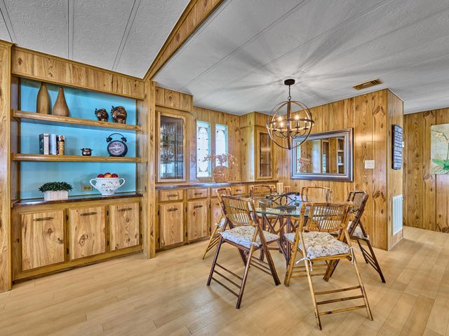 7626 SE Independence Avenue, Hobe Sound, FL 33455