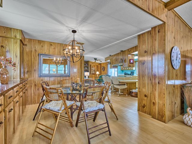 7626 SE Independence Avenue, Hobe Sound, FL 33455