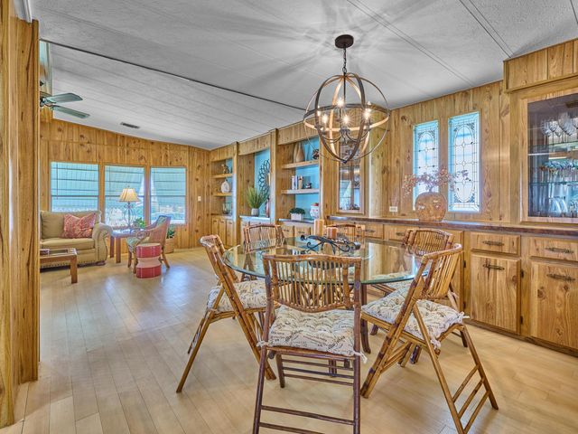 7626 SE Independence Avenue, Hobe Sound, FL 33455