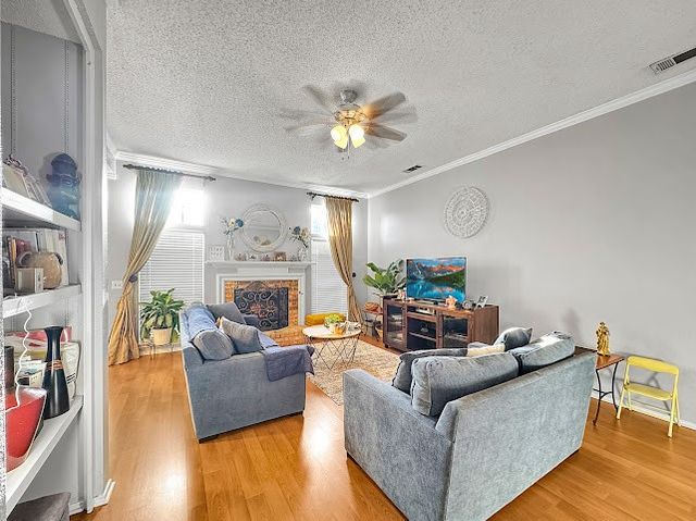 220 Boulder Creek Drive, Desoto, TX 75115