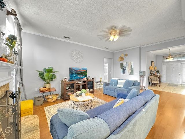 220 Boulder Creek Drive, Desoto, TX 75115