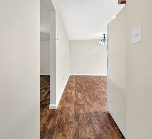 85 Steeple Chase Cir 3, Attleboro, MA 02703