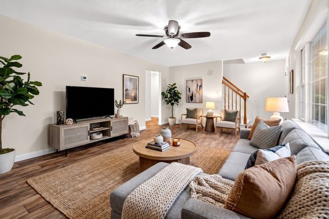 85 Steeple Chase Cir 3, Attleboro, MA 02703