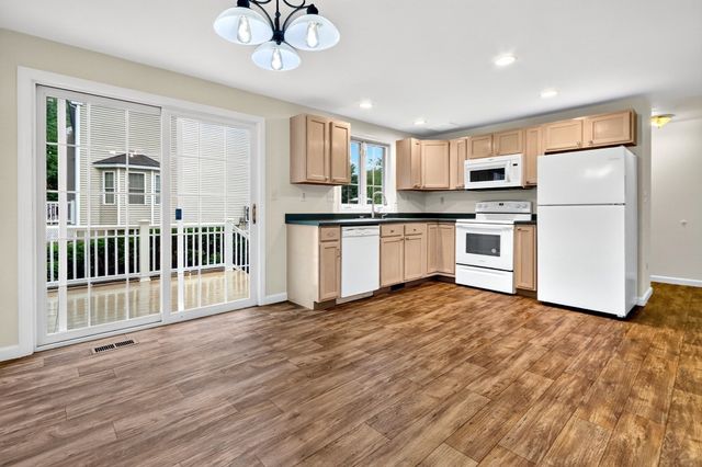 85 Steeple Chase Cir 3, Attleboro, MA 02703
