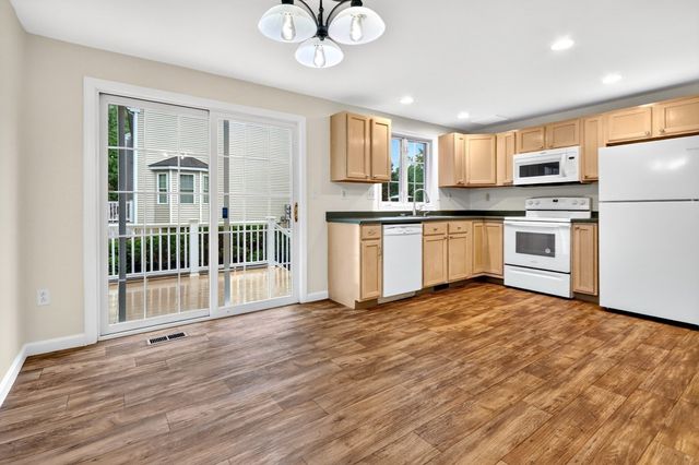 85 Steeple Chase Cir 3, Attleboro, MA 02703