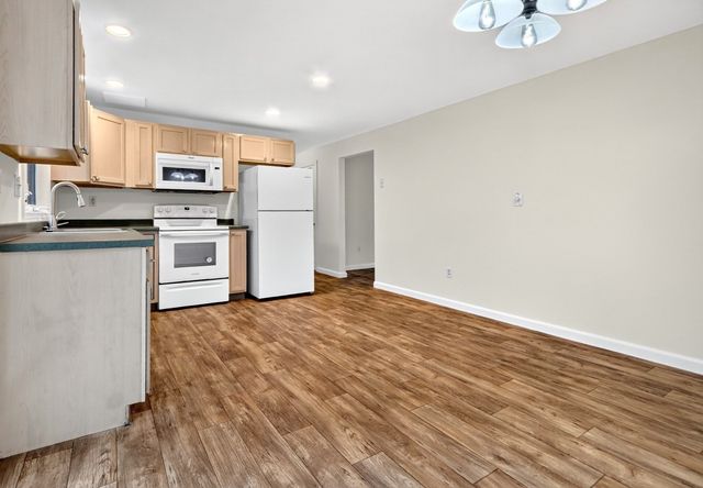 85 Steeple Chase Cir 3, Attleboro, MA 02703