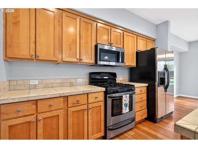 102 Ne CANVASBACK Way, Hillsboro, OR 97006