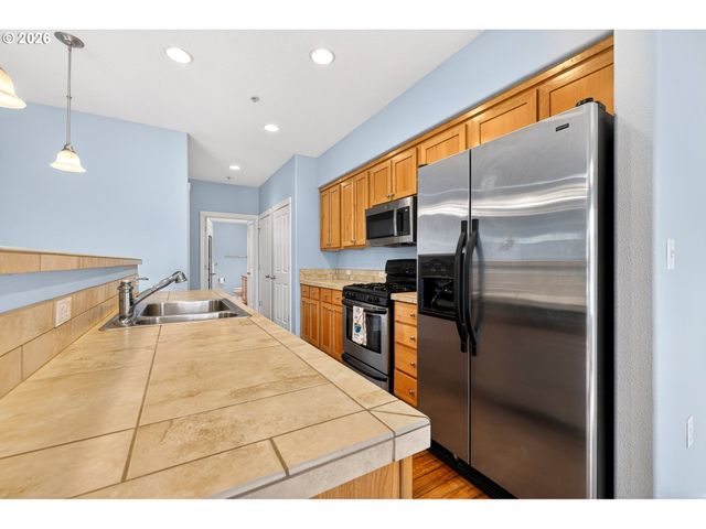 102 Ne CANVASBACK Way, Hillsboro, OR 97006