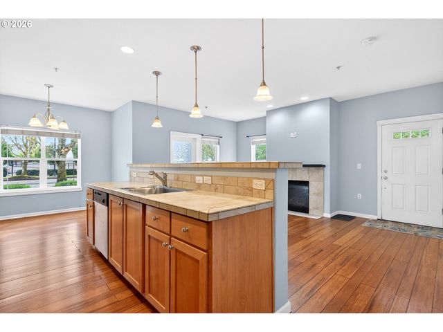 102 Ne CANVASBACK Way, Hillsboro, OR 97006