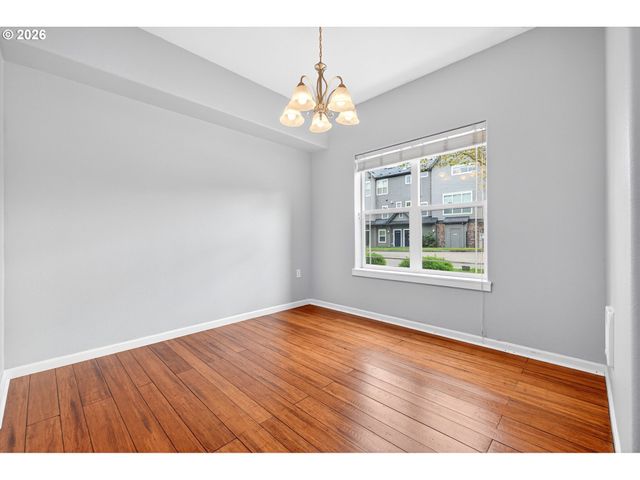 102 Ne CANVASBACK Way, Hillsboro, OR 97006