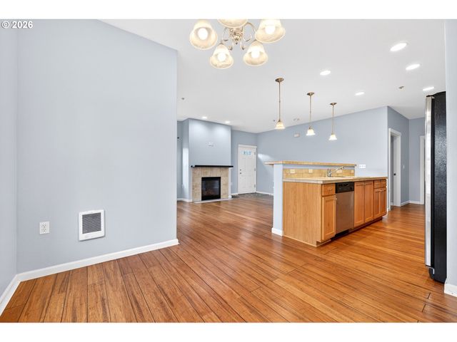 102 Ne CANVASBACK Way, Hillsboro, OR 97006