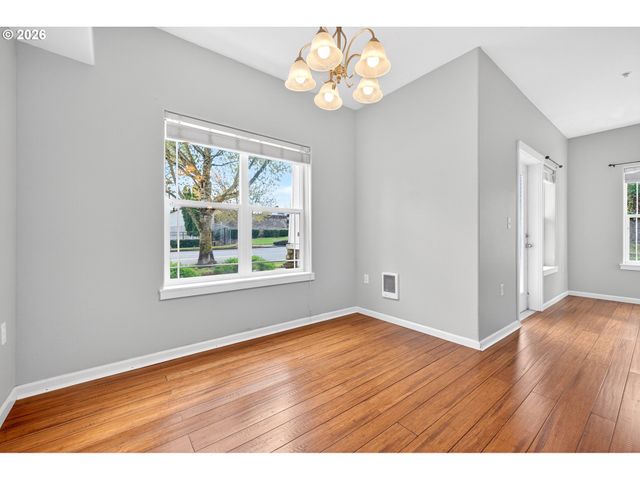 102 Ne CANVASBACK Way, Hillsboro, OR 97006