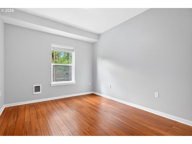 102 Ne CANVASBACK Way, Hillsboro, OR 97006