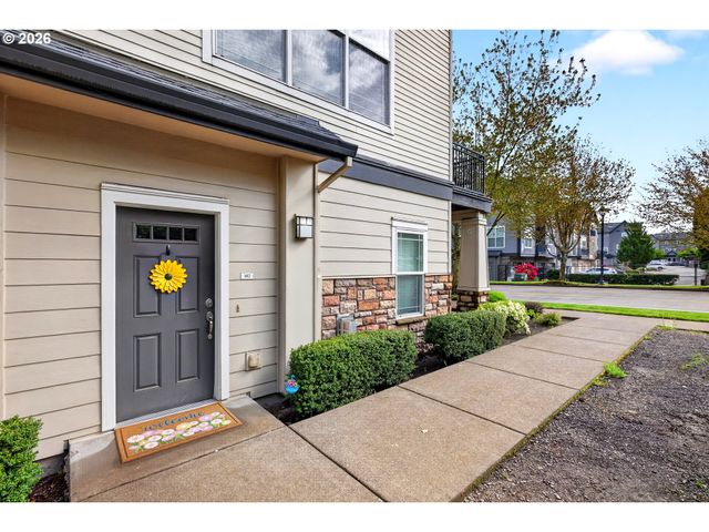 102 Ne CANVASBACK Way, Hillsboro, OR 97006