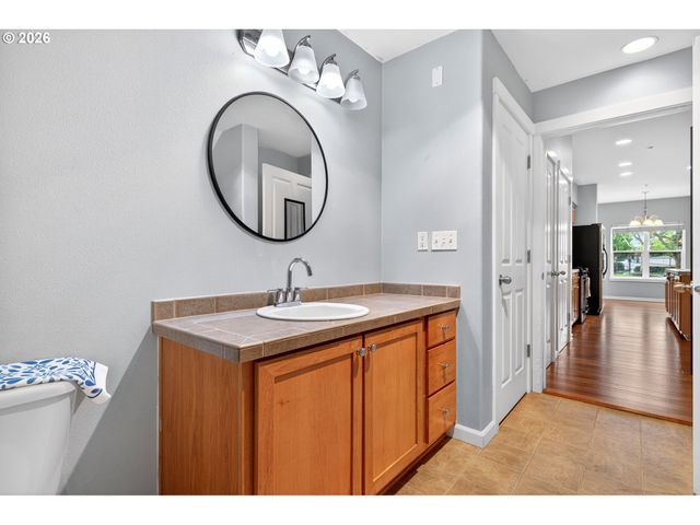 102 Ne CANVASBACK Way, Hillsboro, OR 97006