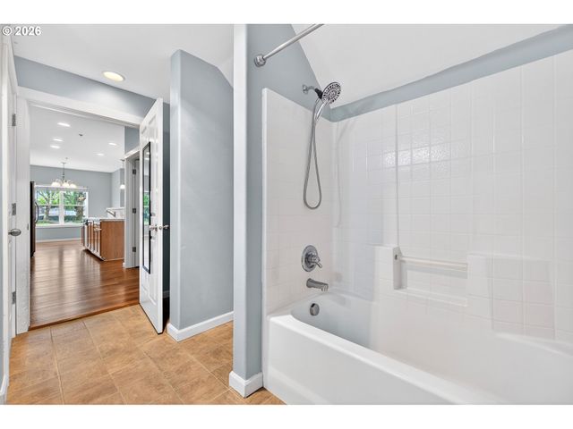 102 Ne CANVASBACK Way, Hillsboro, OR 97006