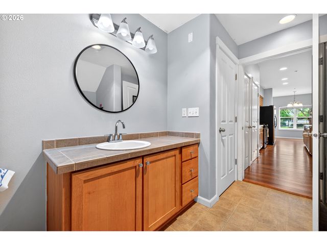 102 Ne CANVASBACK Way, Hillsboro, OR 97006