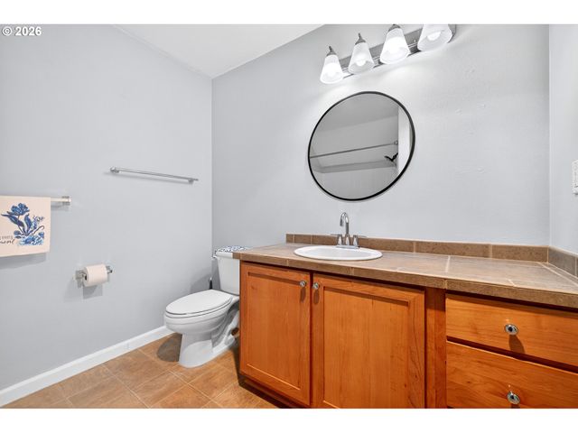 102 Ne CANVASBACK Way, Hillsboro, OR 97006