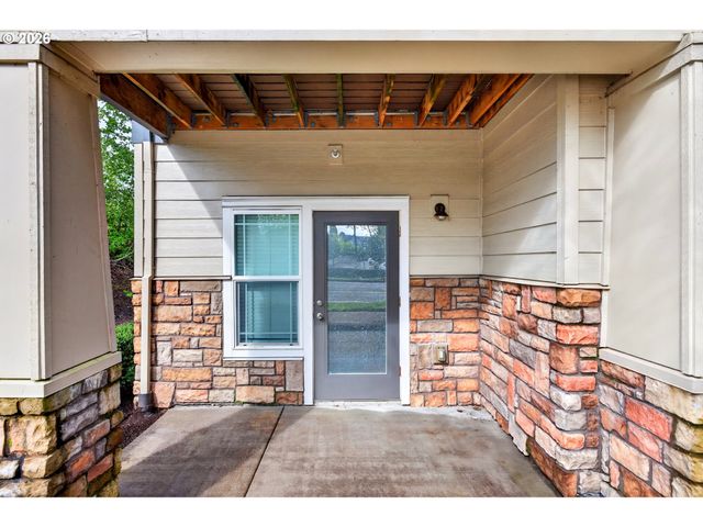 102 Ne CANVASBACK Way, Hillsboro, OR 97006