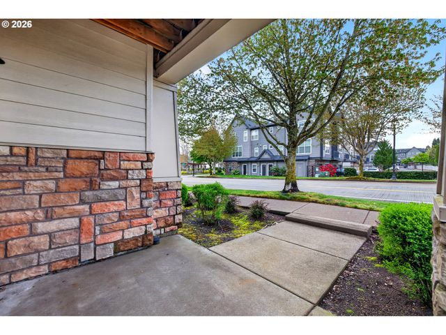 102 Ne CANVASBACK Way, Hillsboro, OR 97006