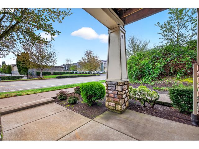 102 Ne CANVASBACK Way, Hillsboro, OR 97006