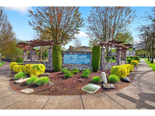 102 Ne CANVASBACK Way, Hillsboro, OR 97006