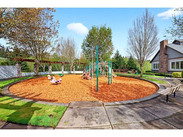 102 Ne CANVASBACK Way, Hillsboro, OR 97006