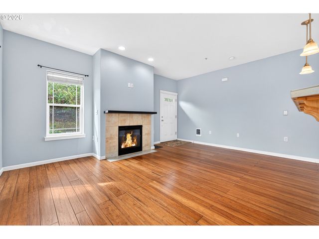 102 Ne CANVASBACK Way, Hillsboro, OR 97006