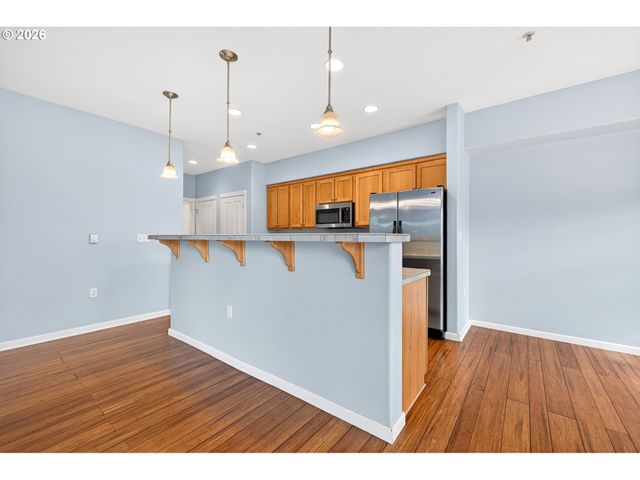 102 Ne CANVASBACK Way, Hillsboro, OR 97006